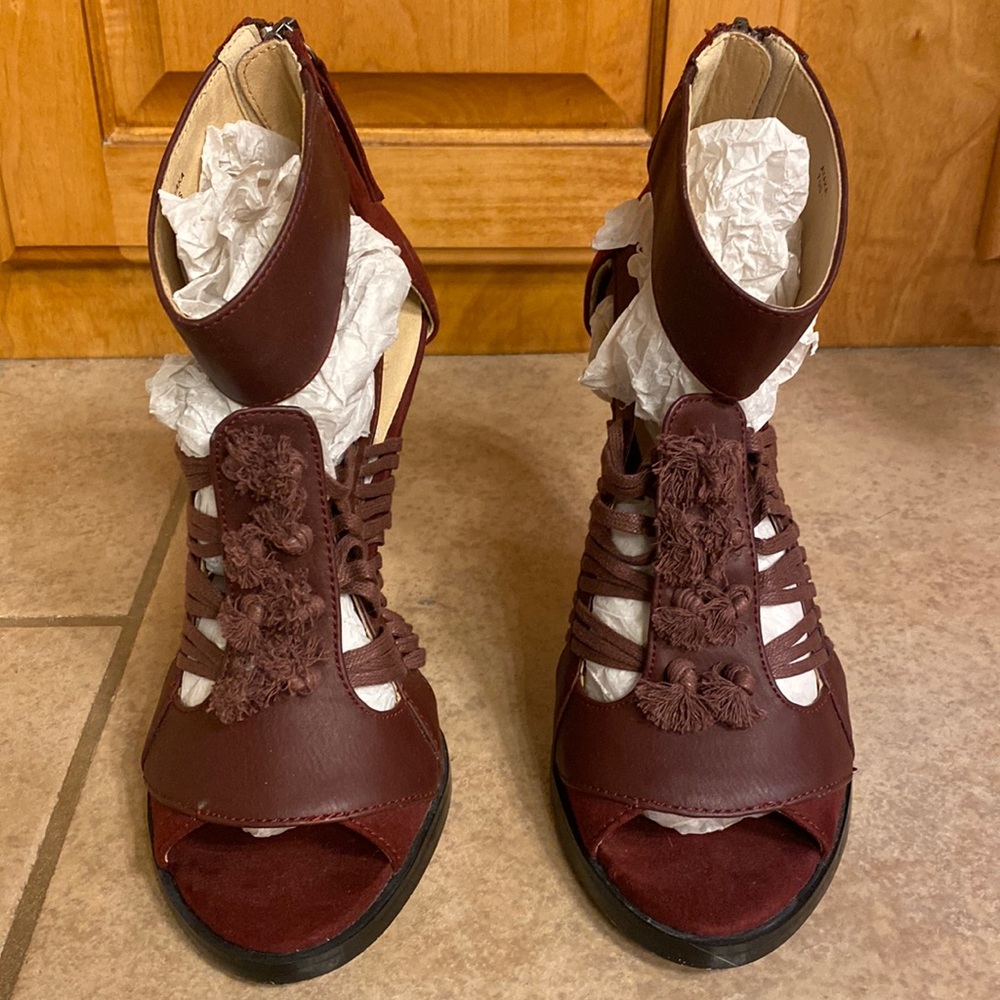Burgundy wedges
